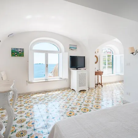 Giusy Gasthuis Positano